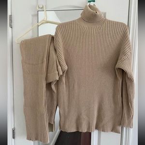 Oak + Fort Two-Piece Lounge Set! Great condition never worn!